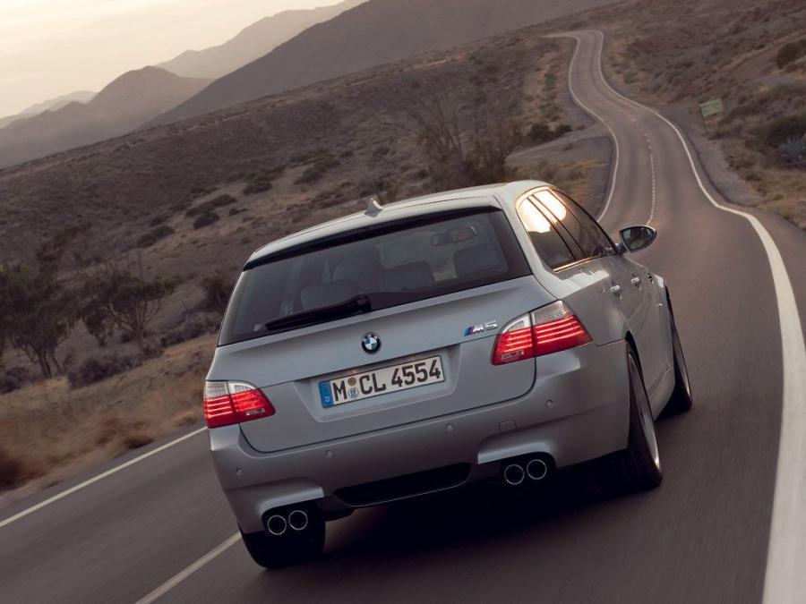 BMW M5 Touring 2007 года  (фото 17 из 56)